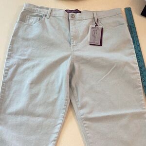 Gloria Vanderbilt classic fit Amanda Capris.  Baby blue.  NWT.  Size 18